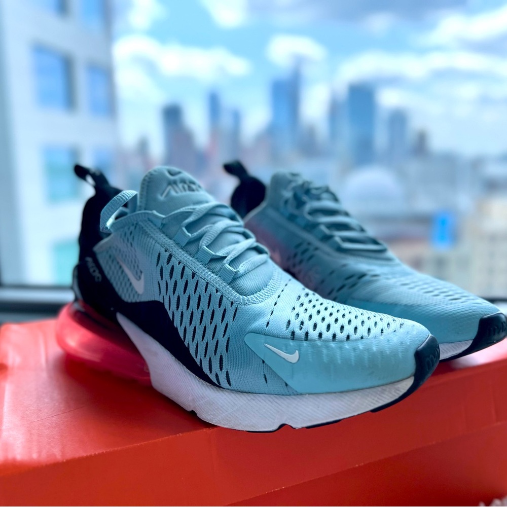 VERY NEW - Nike Air Max 270 sky blue/ neon pink